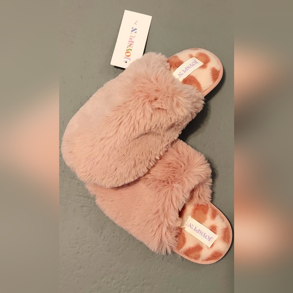 Joyspun Pink Plush Slippers, Size 7 NWT